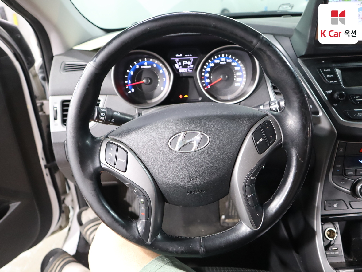 Hyundai Elantra 2014 - Image 10