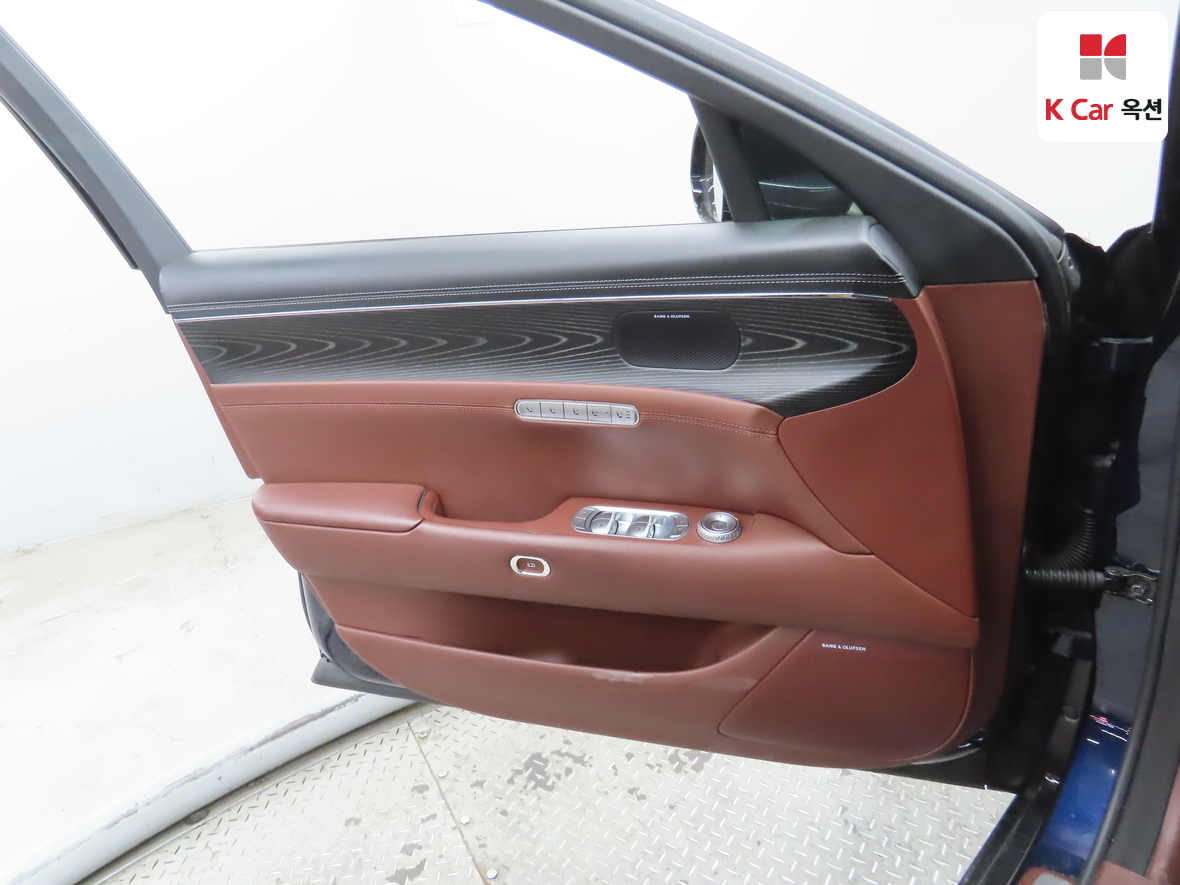 جينيسيس G90 2023 - صورة 8