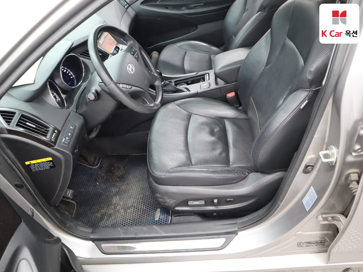Hyundai Sonata 2012 - Image 18
