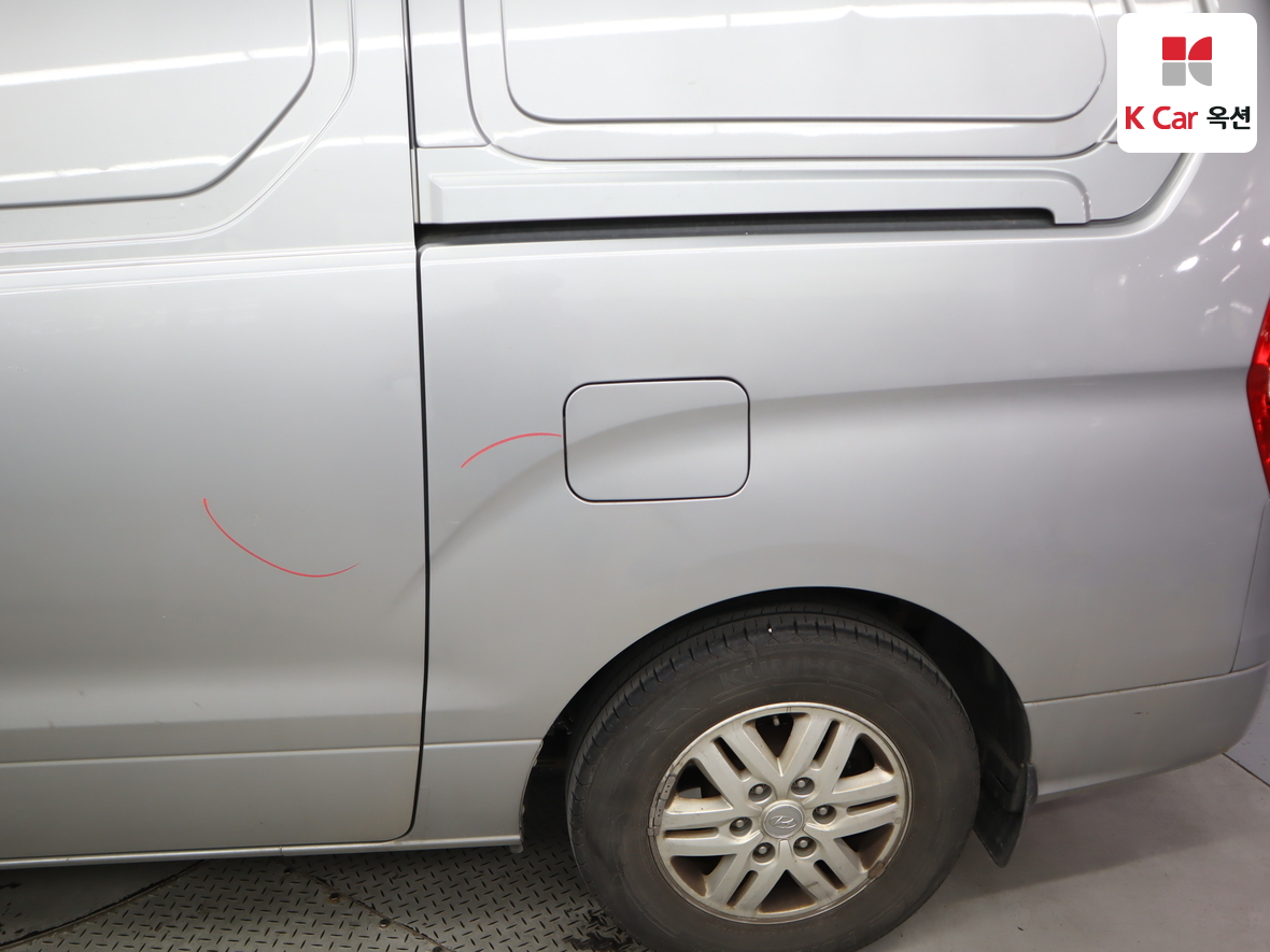 Hyundai Grand Starex - 38