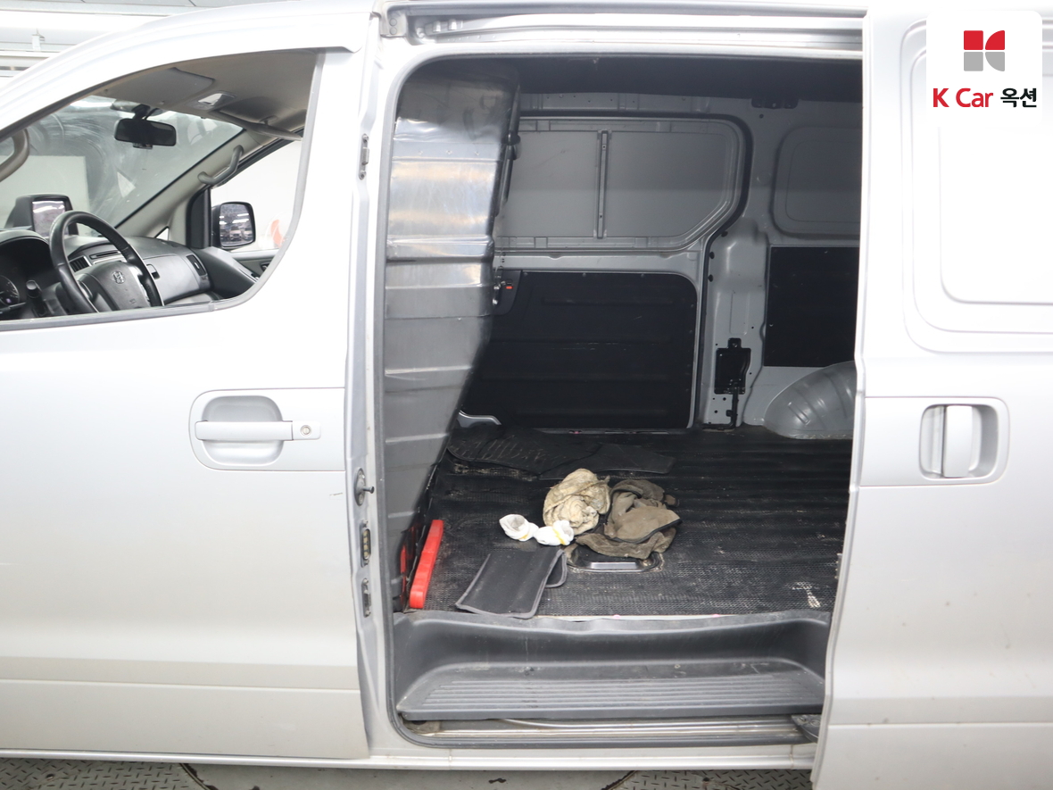 Hyundai Grand Starex - 26