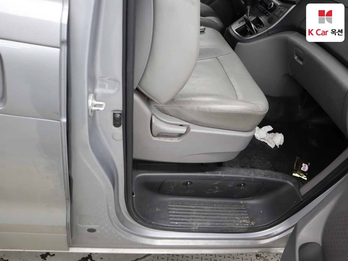 Hyundai Grand Starex - 30