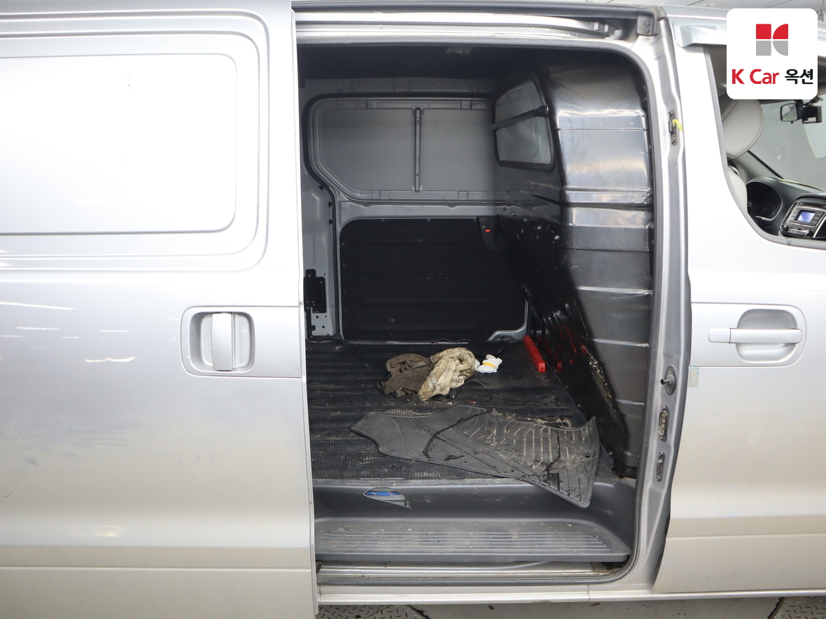 Hyundai Grand Starex - 28