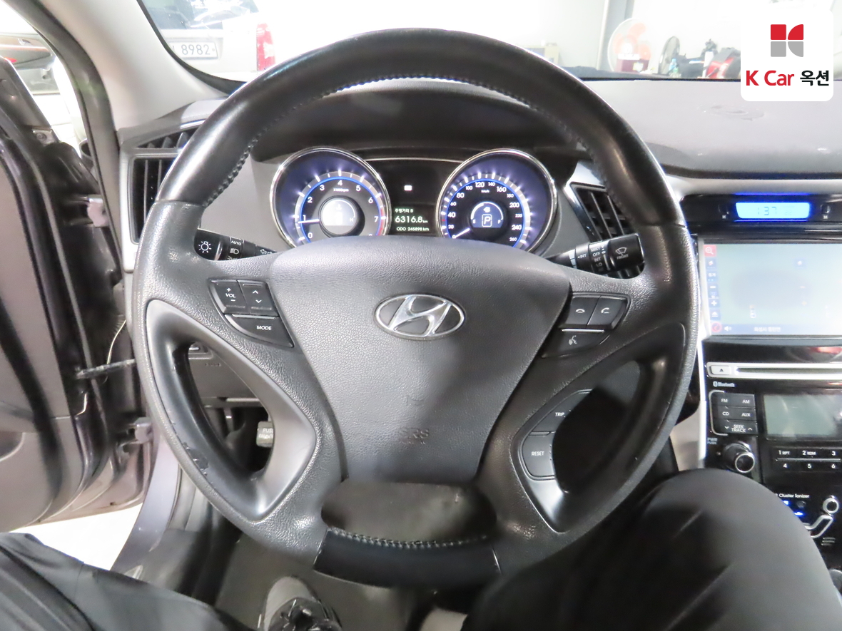 Hyundai Sonata - 10