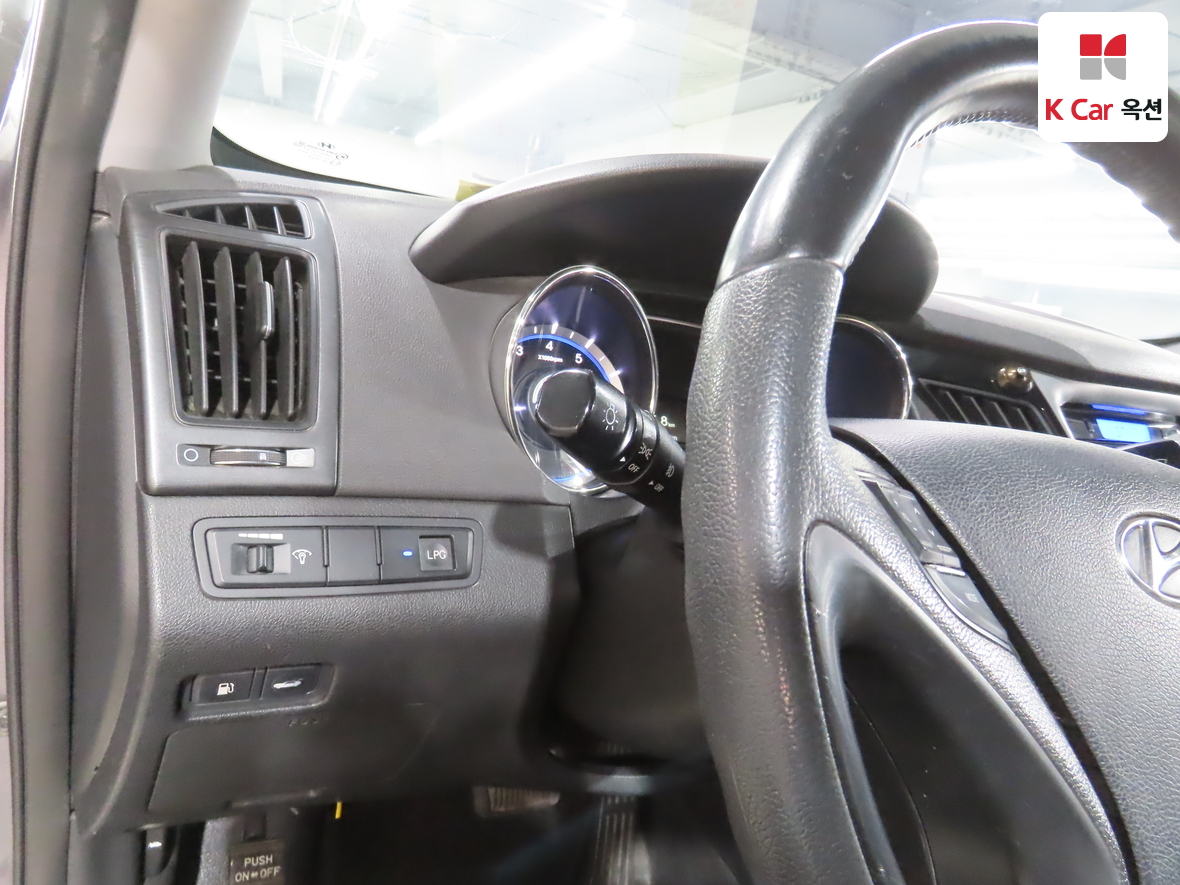 Hyundai Sonata - 9