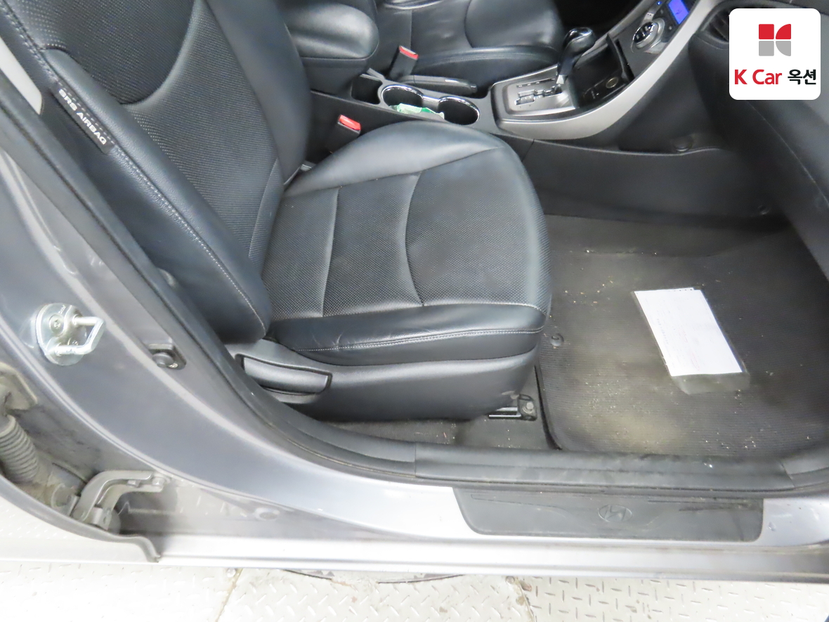 Hyundai Elantra - 29