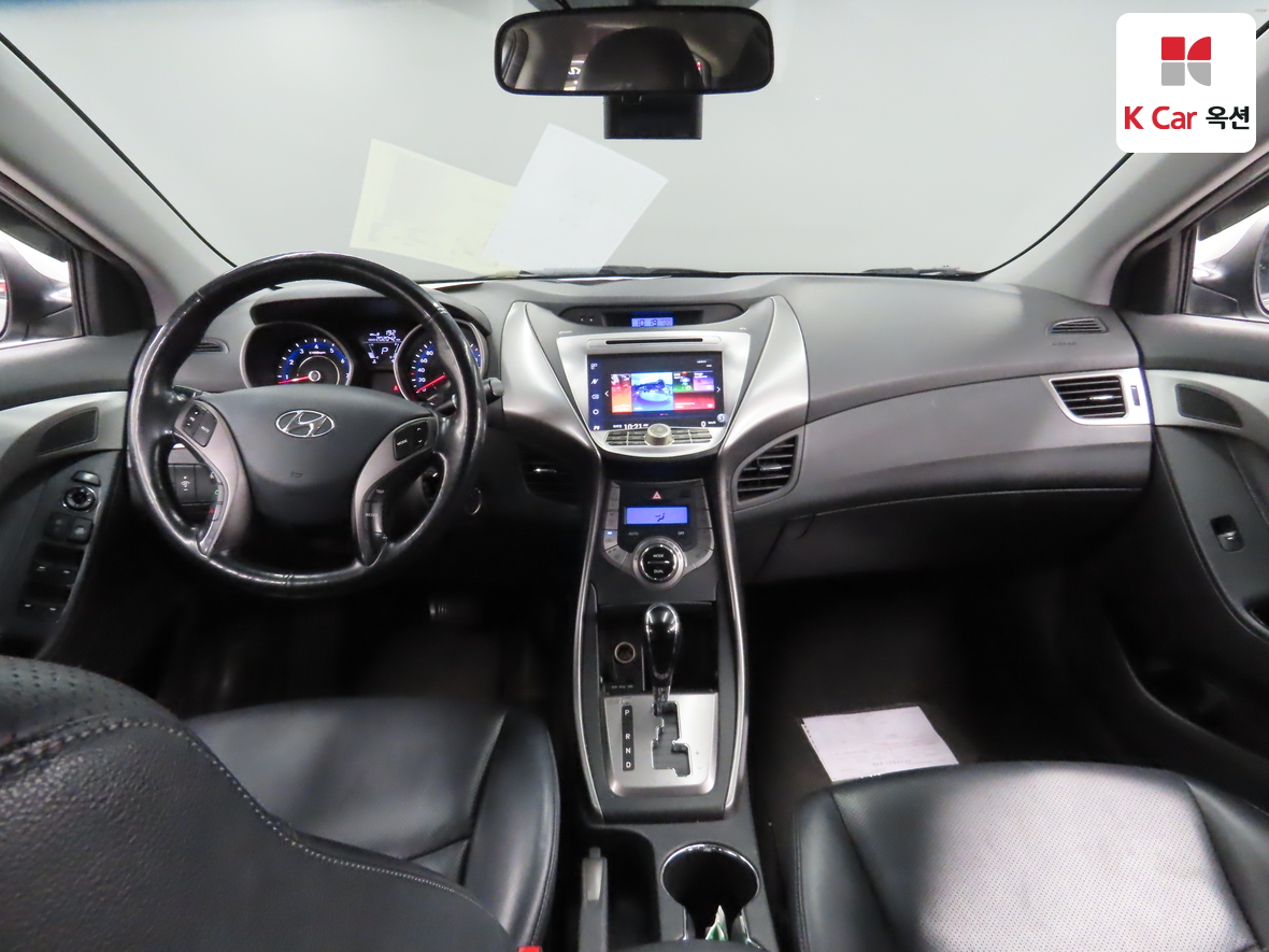 Hyundai Elantra - 3