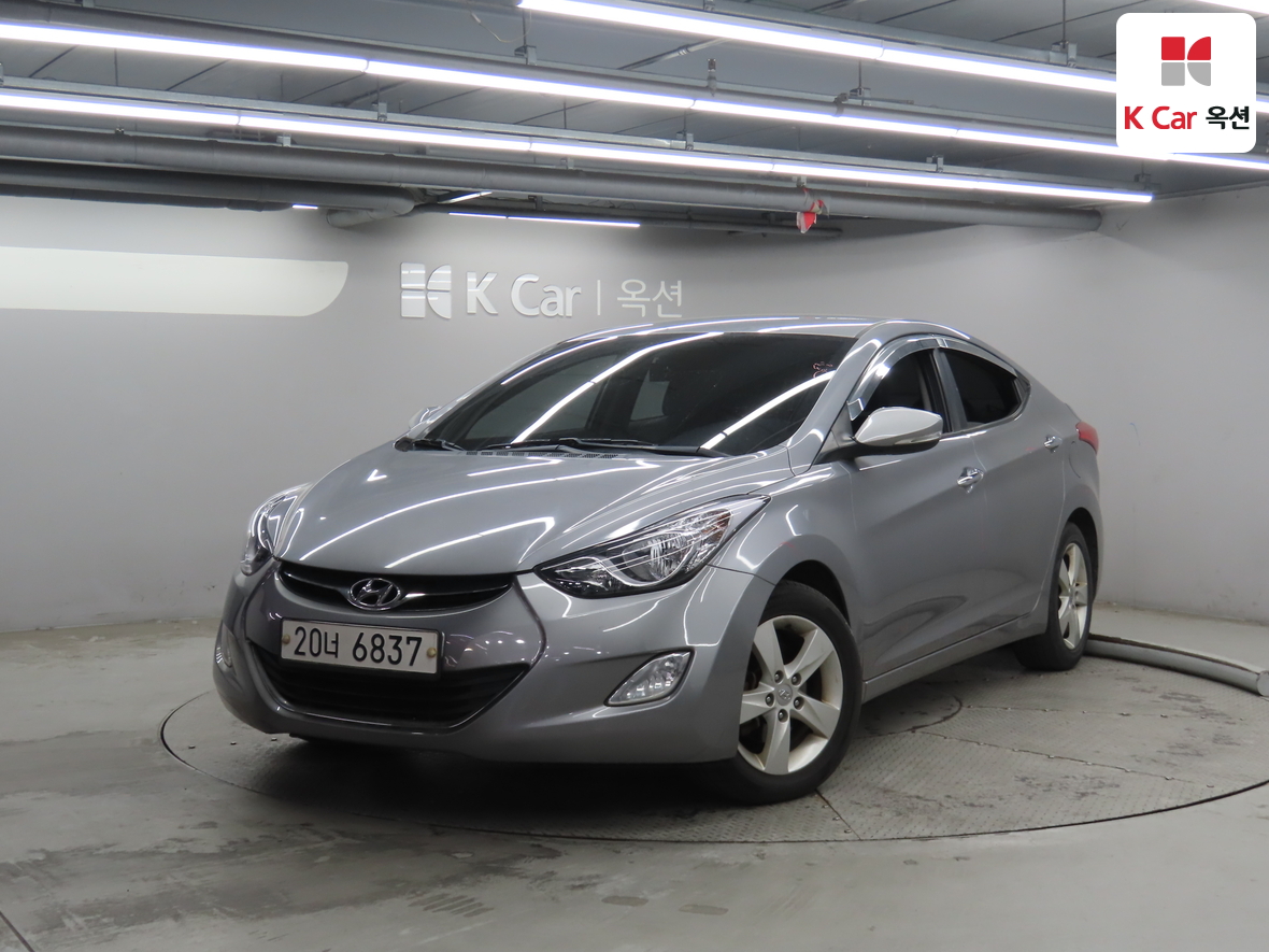 Hyundai Elantra - 1