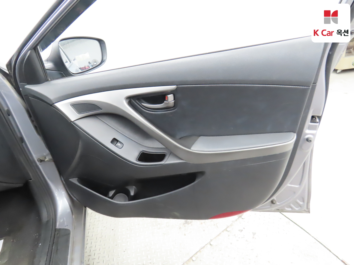 Hyundai Elantra - 28