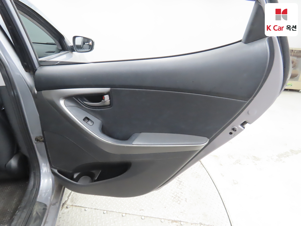 Hyundai Elantra - 26