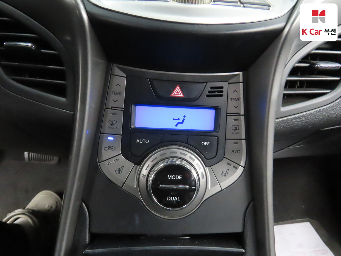 Hyundai Elantra - 16