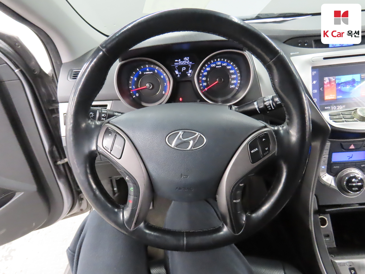 Hyundai Elantra - 10