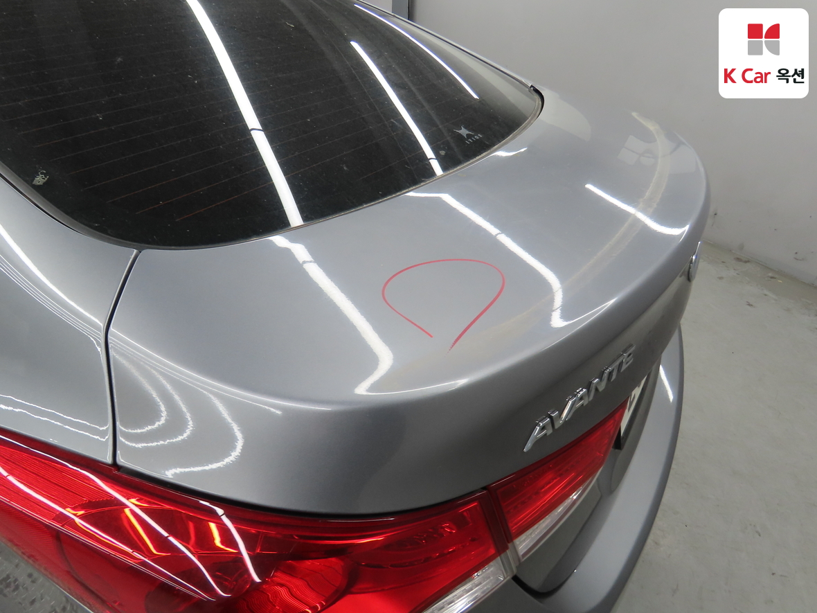 Hyundai Elantra - 42