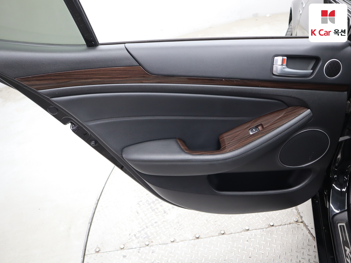 Kia K7 2015 - Image 22