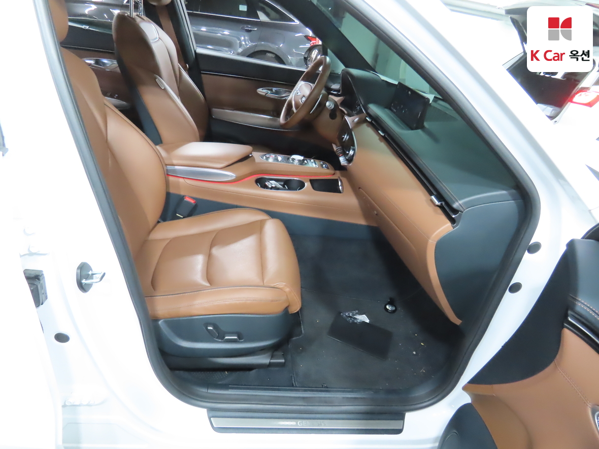 جينيسيس GV70 2023 - صورة 32