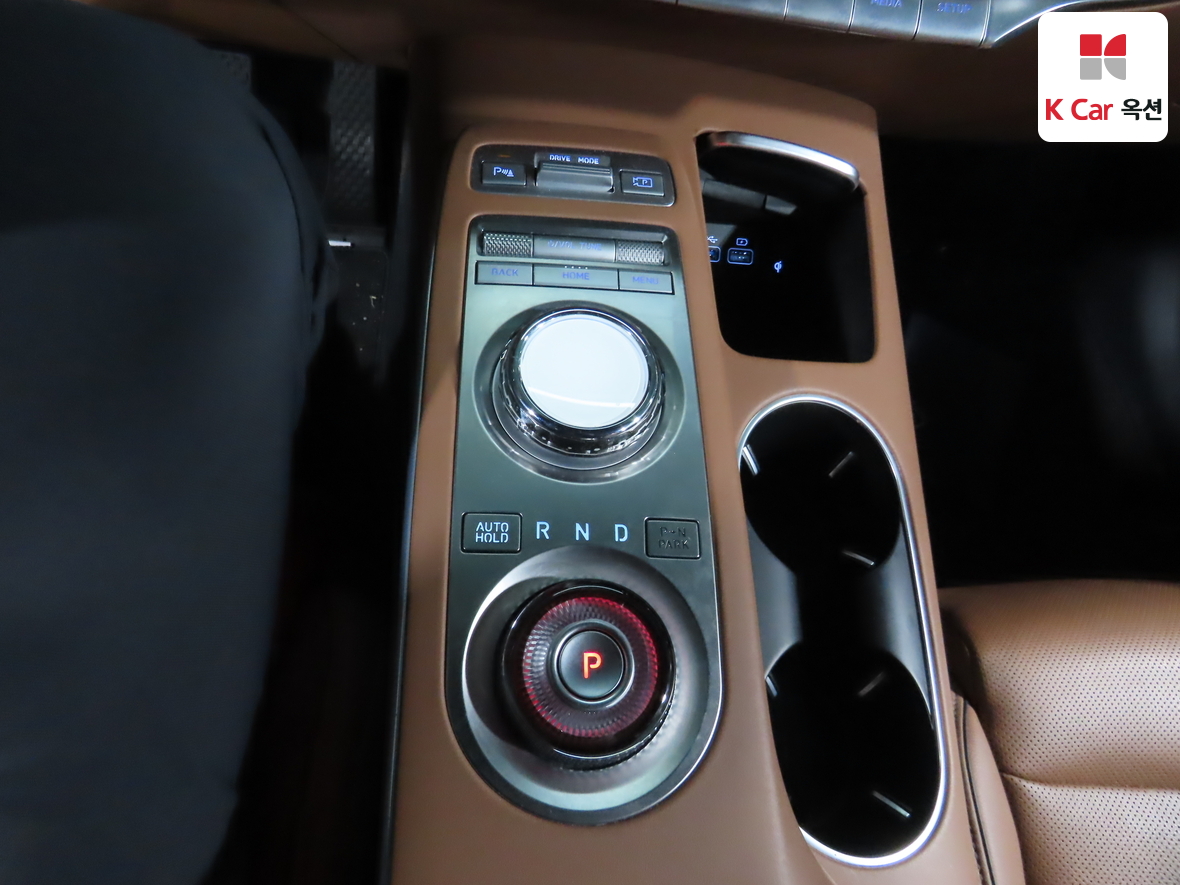 جينيسيس GV70 2023 - صورة 16