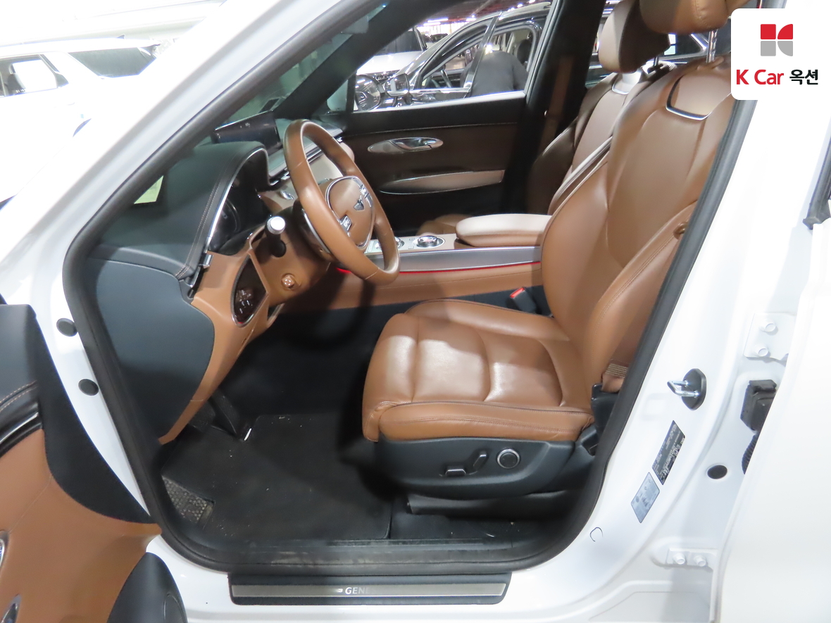 جينيسيس GV70 2023 - صورة 18