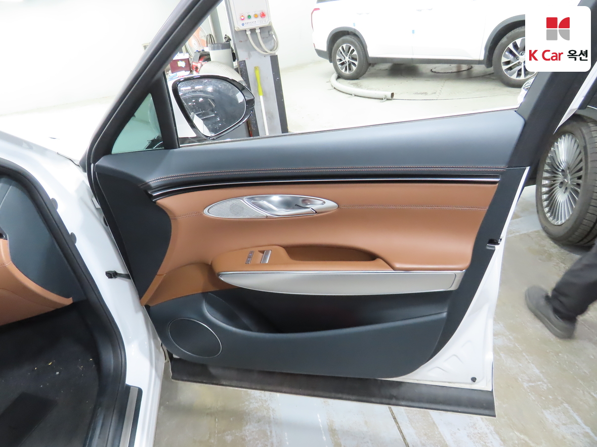 جينيسيس GV70 2023 - صورة 31