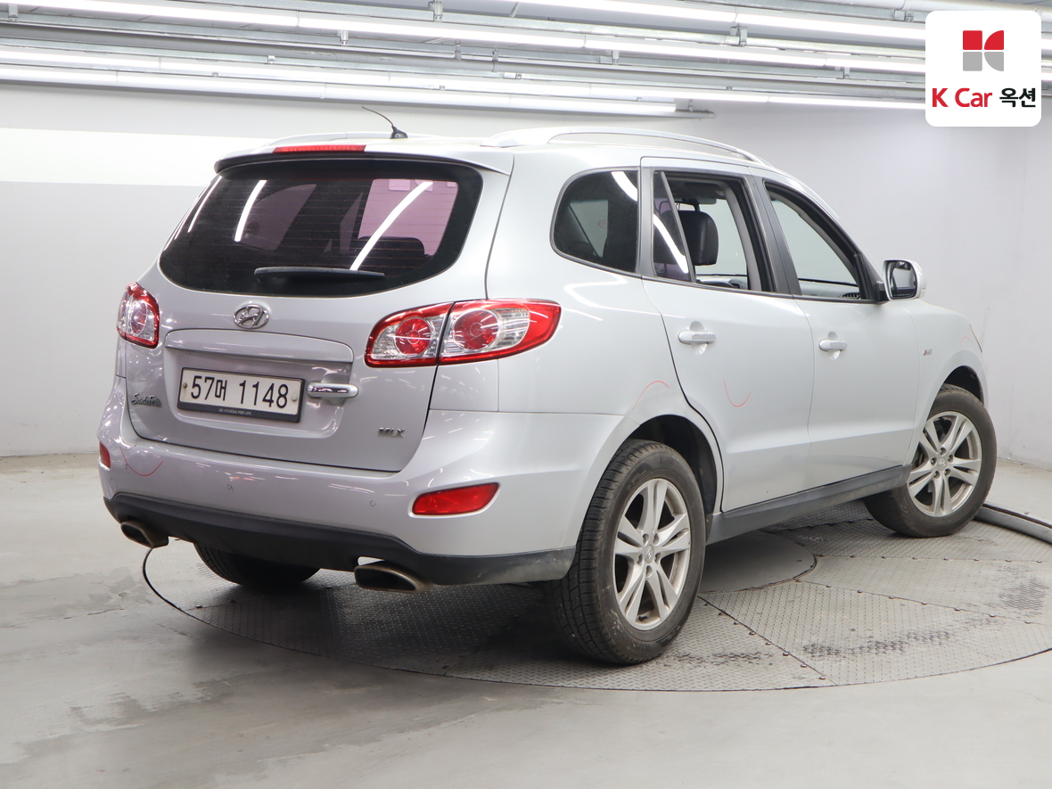 Hyundai Santa Fe 2011 - Image 2