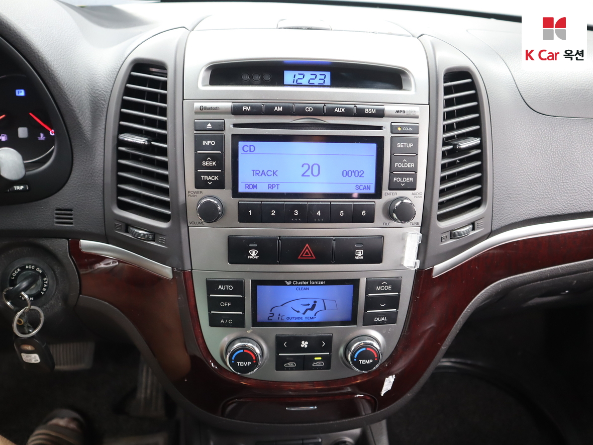 Hyundai Santa Fe 2011 - Image 6