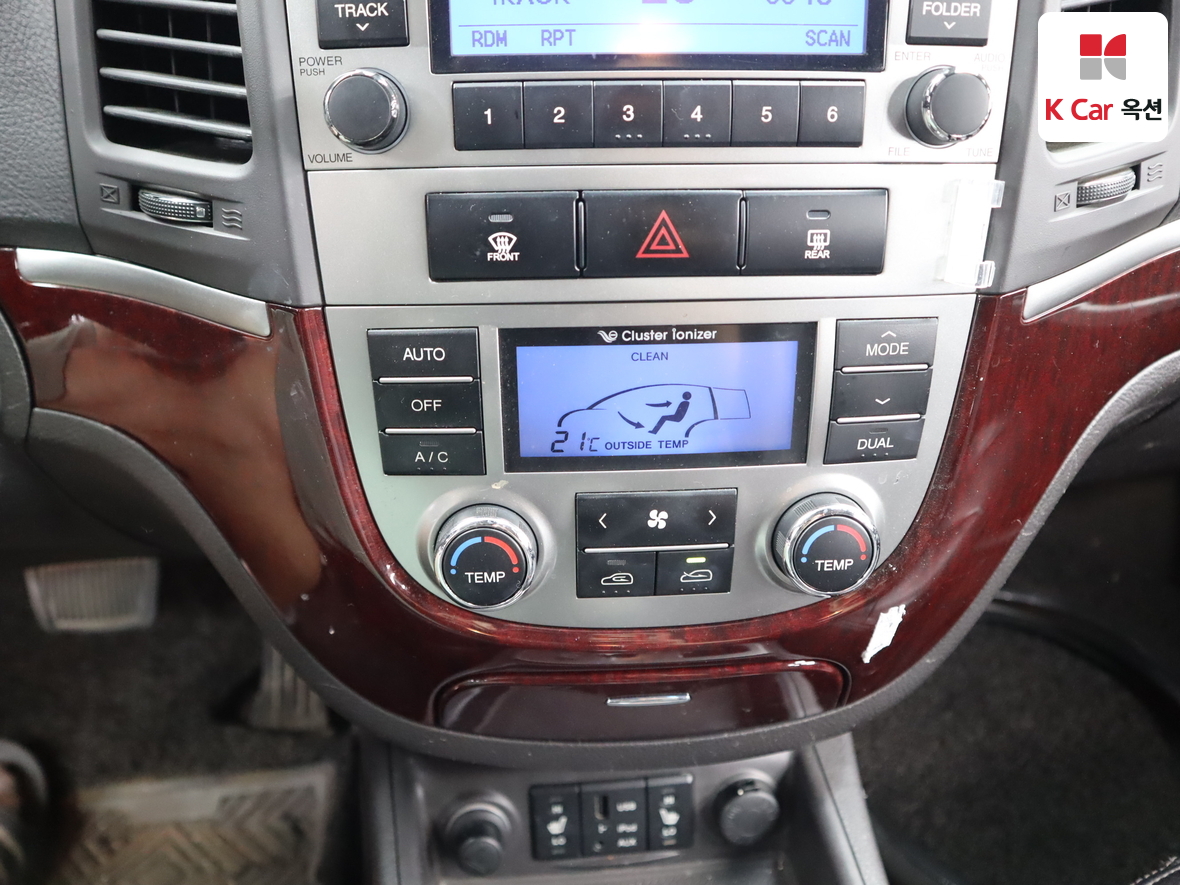 Hyundai Santa Fe 2011 - Image 15