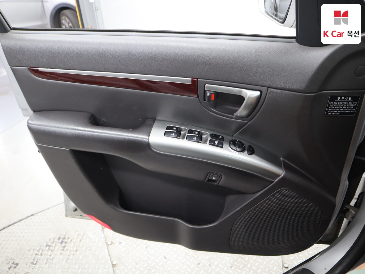 Hyundai Santa Fe 2011 - Image 8