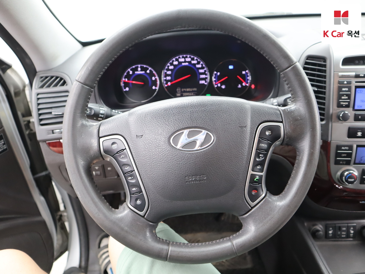 Hyundai Santa Fe 2011 - Image 10