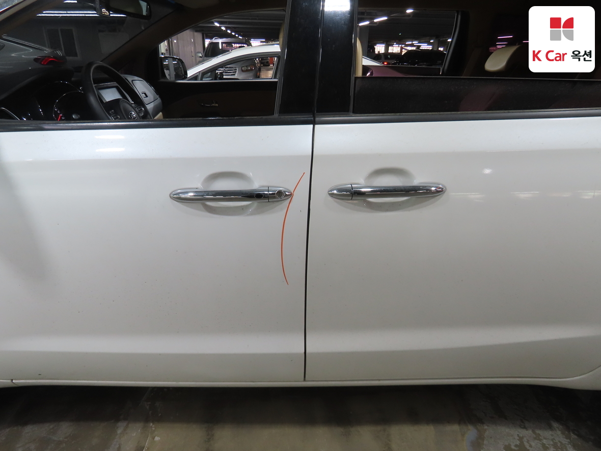 Kia New Carnival - 35