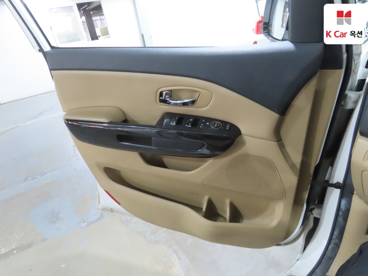 Kia New Carnival - 8