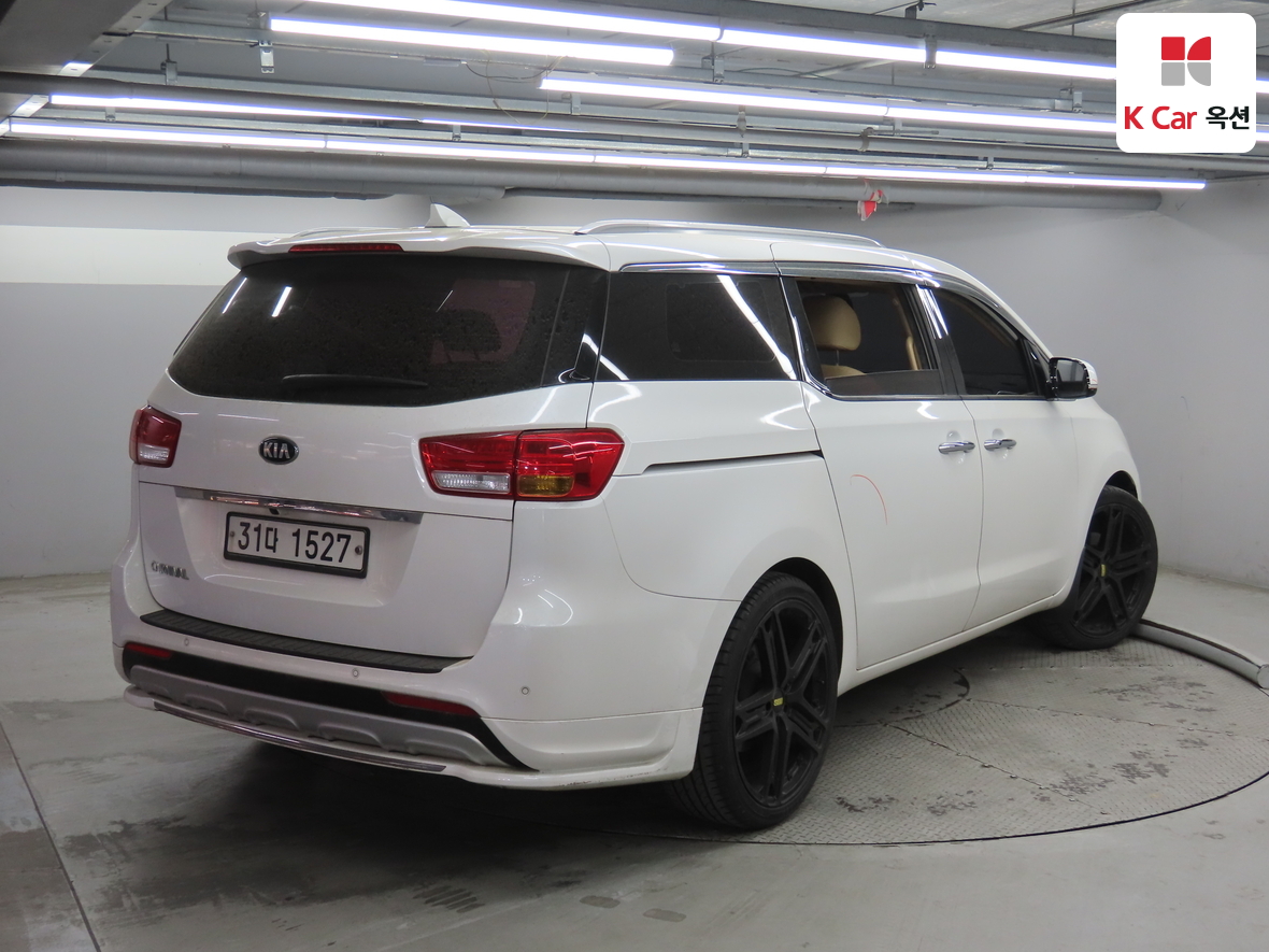 Kia New Carnival - 2