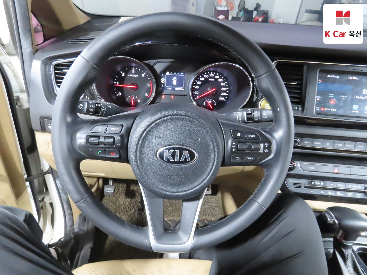 Kia New Carnival - 10