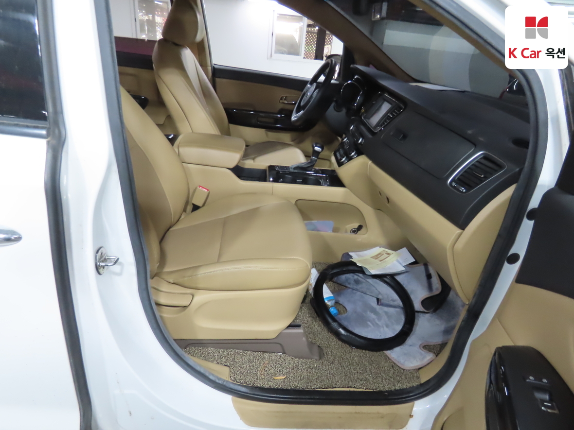Kia New Carnival - 29