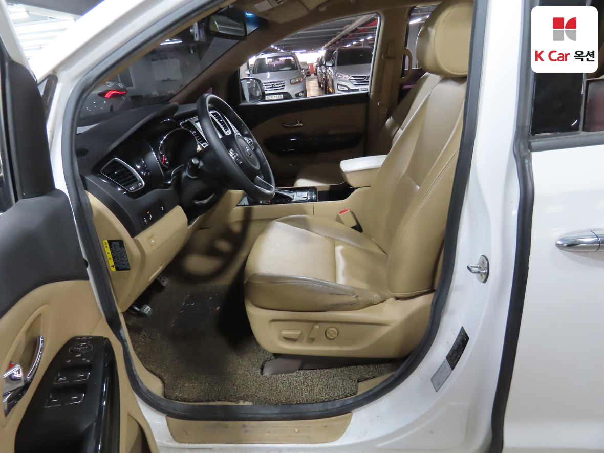 Kia New Carnival - 18
