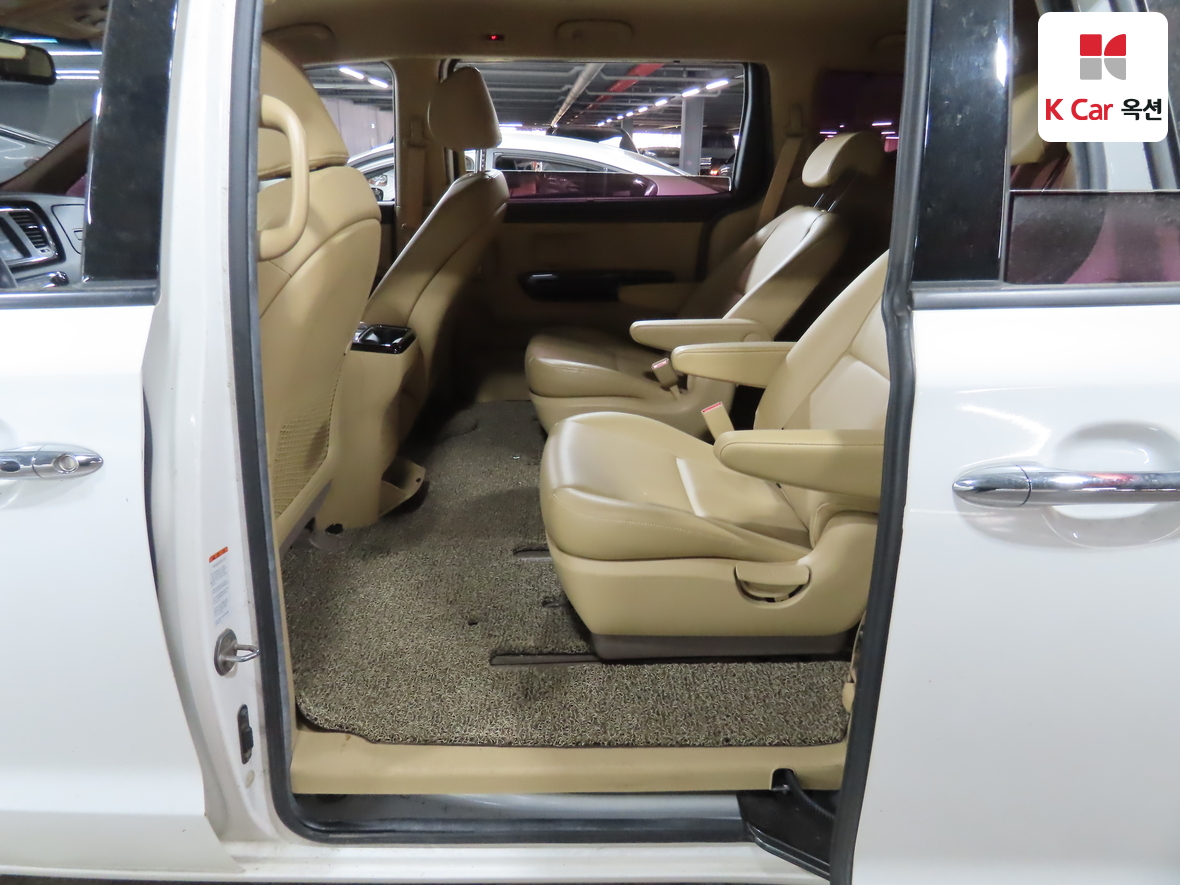 Kia New Carnival - 23