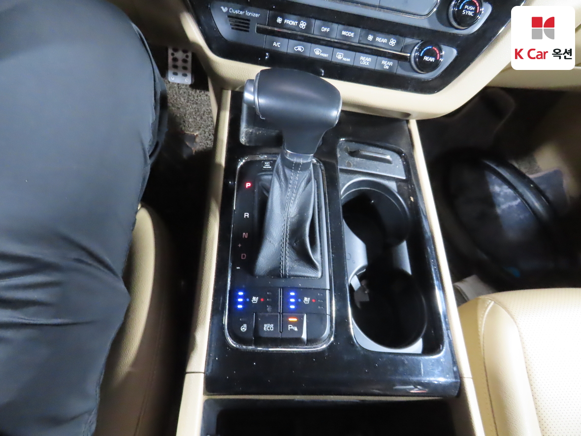 Kia New Carnival - 16