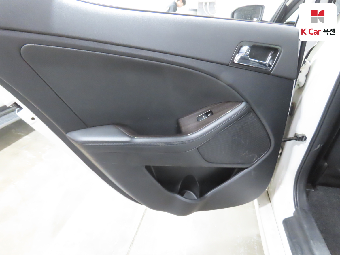Kia K5 2012 - Image 25