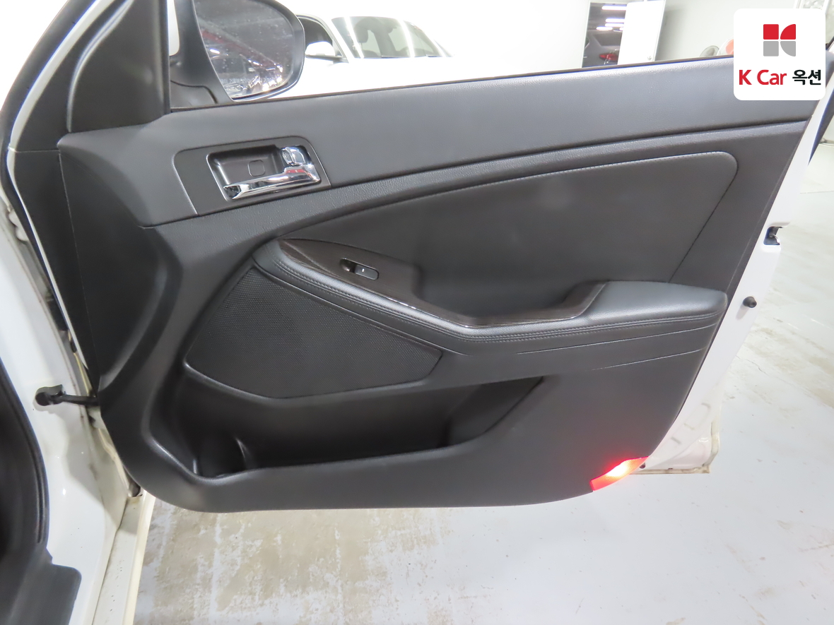 Kia K5 2012 - Image 31