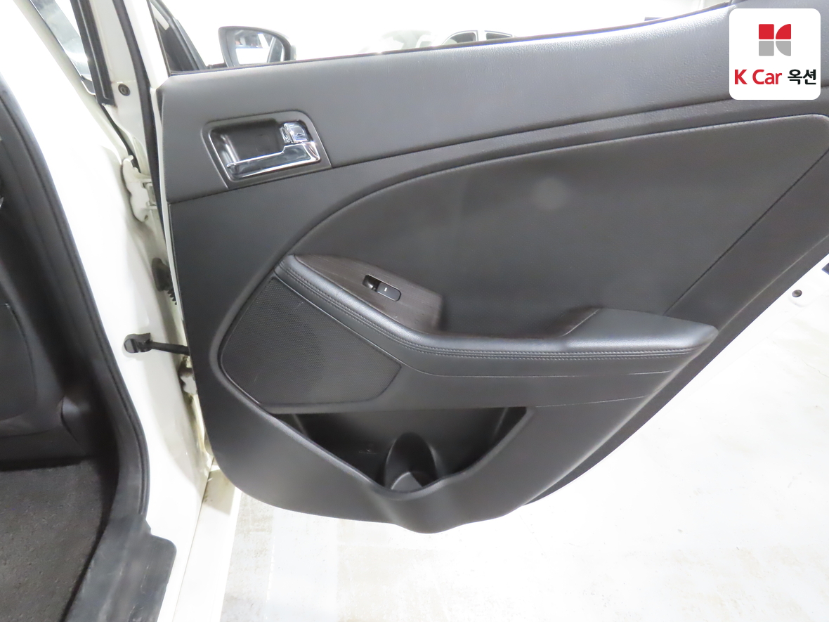 Kia K5 2012 - Image 29