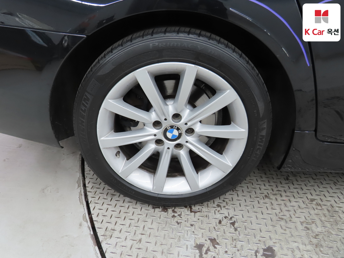 BMW 5 Series - 51