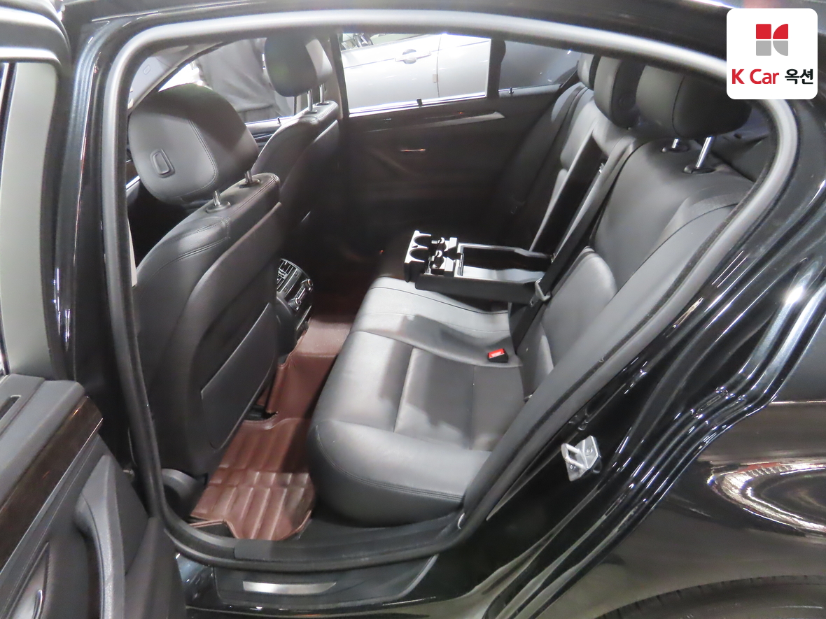BMW 5 Series - 25