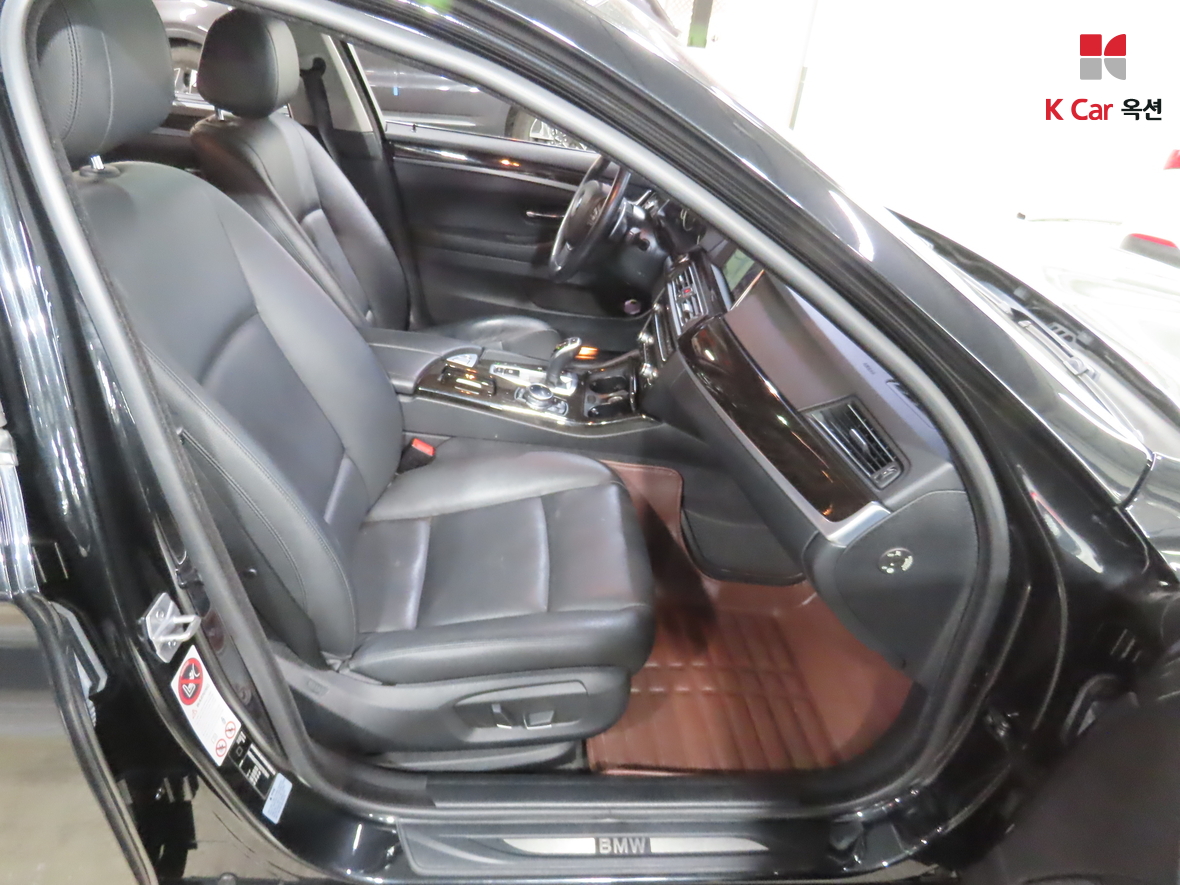 BMW 5 Series - 33