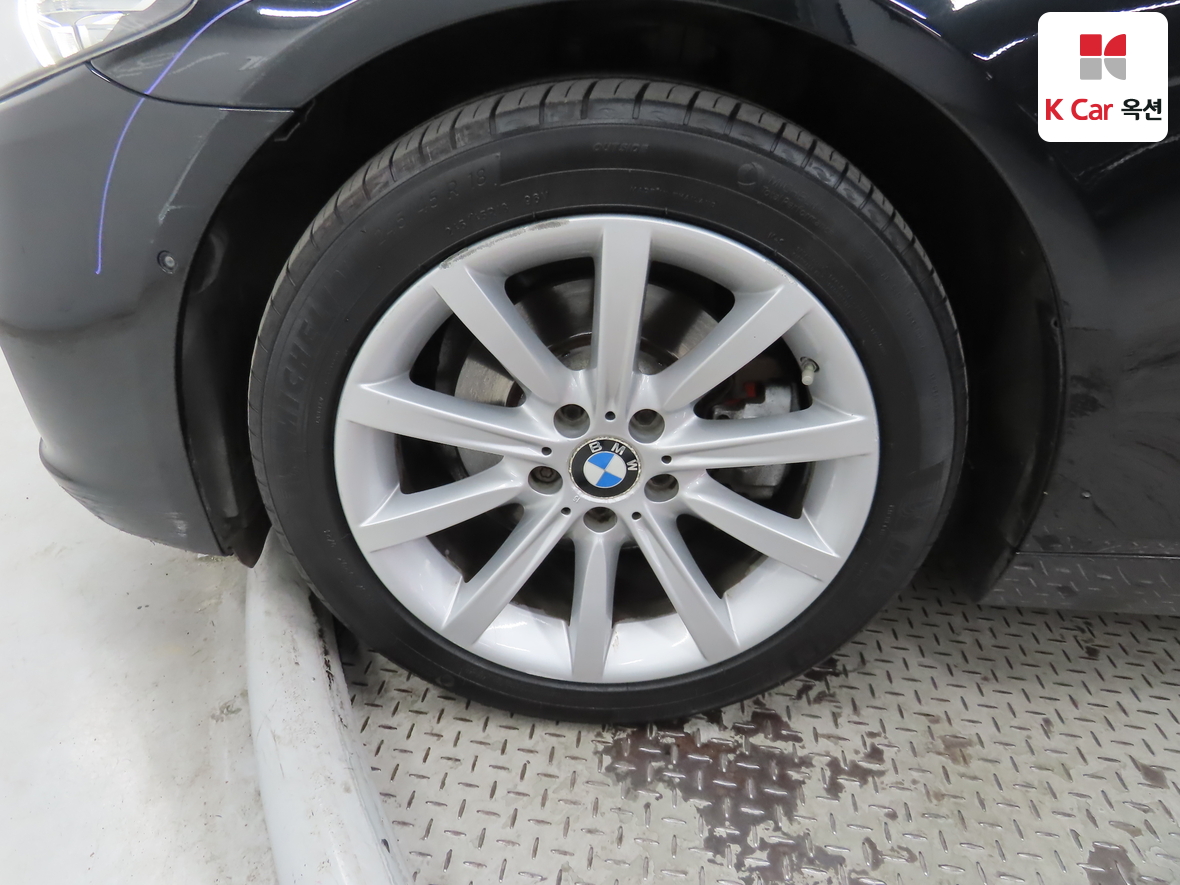 BMW 5 Series - 49