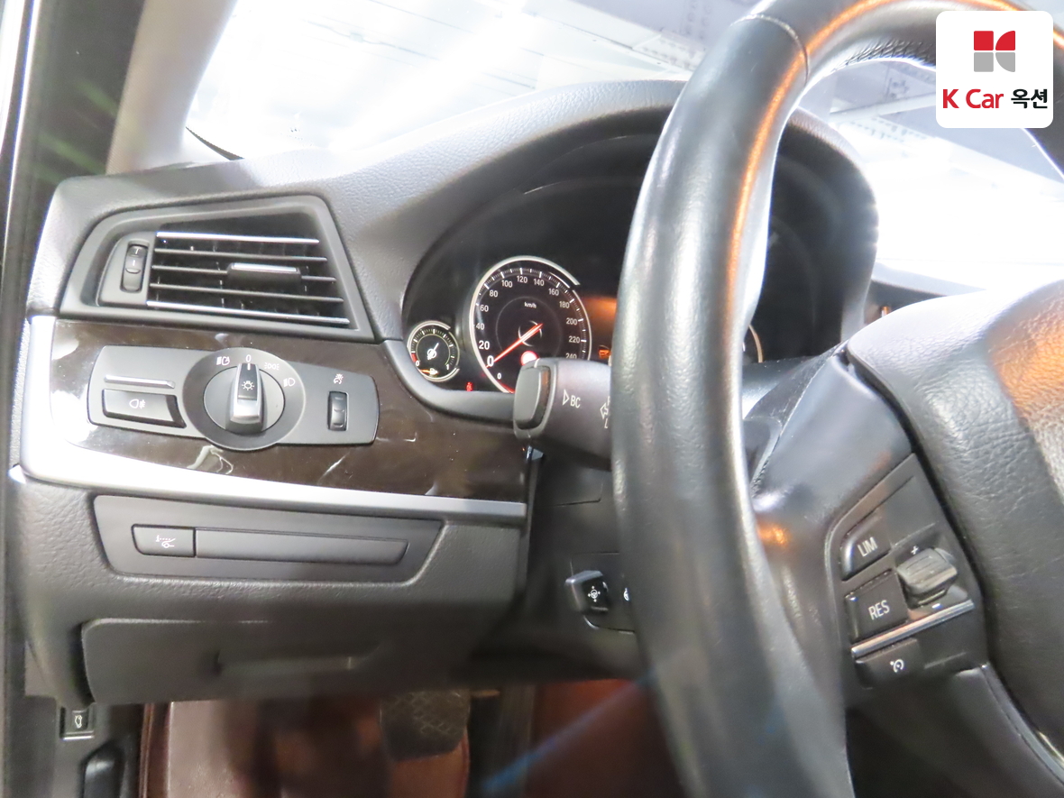 BMW 5 Series - 9
