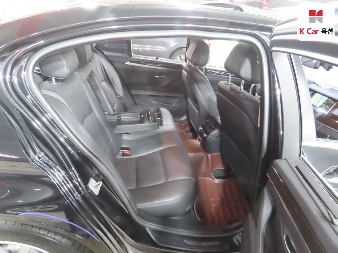 BMW 5 Series - 31