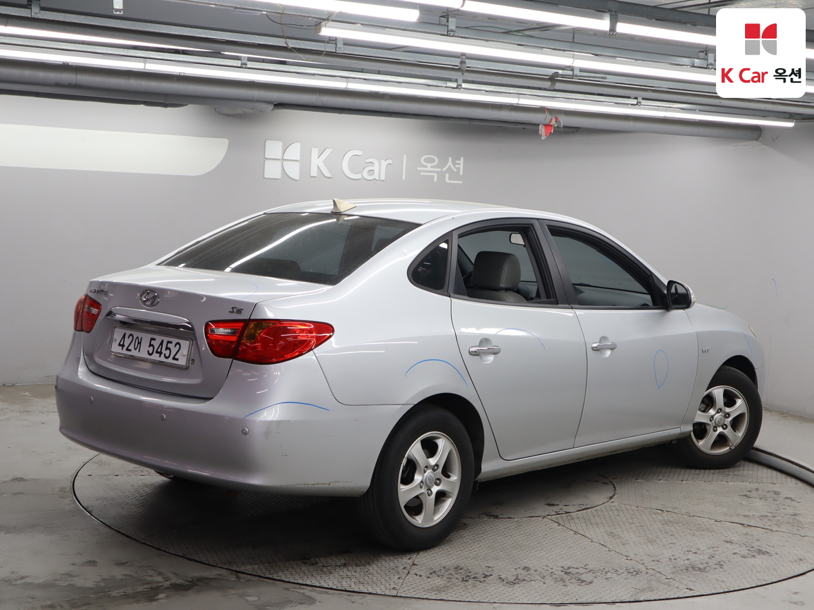 Hyundai Elantra - 2