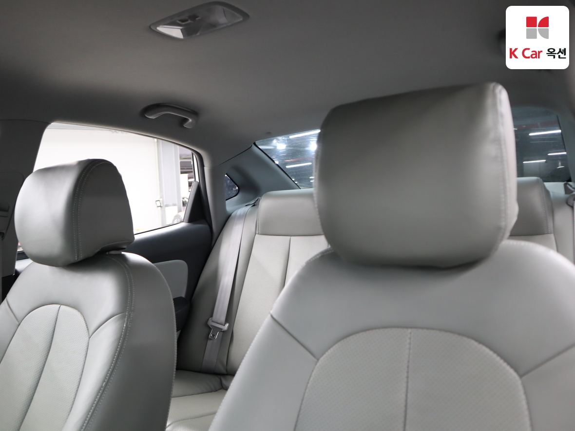 Hyundai Elantra - 19