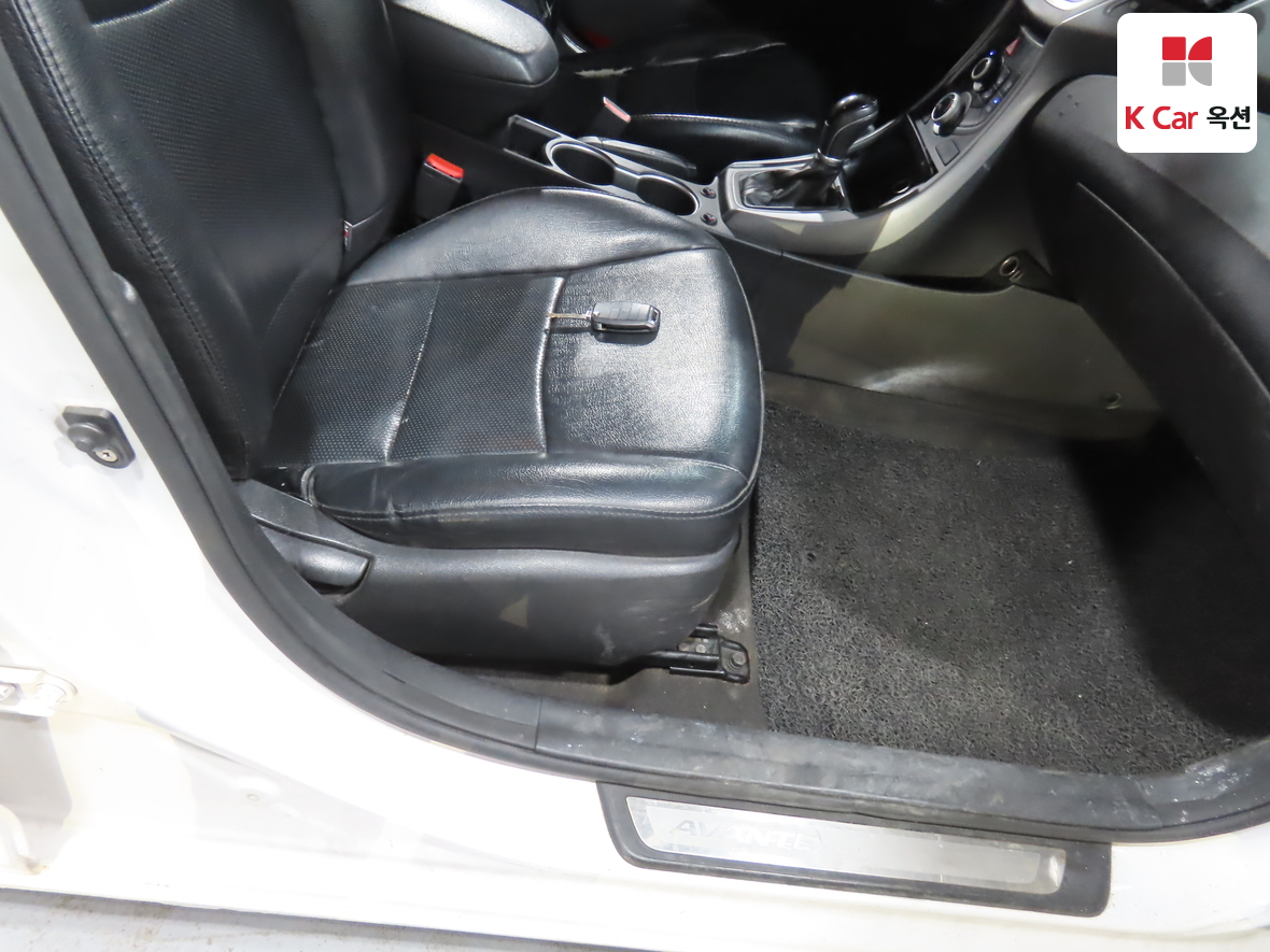 Hyundai Elantra - 31