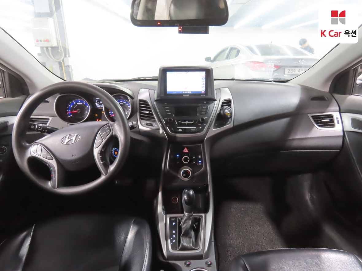 Hyundai Elantra - 3