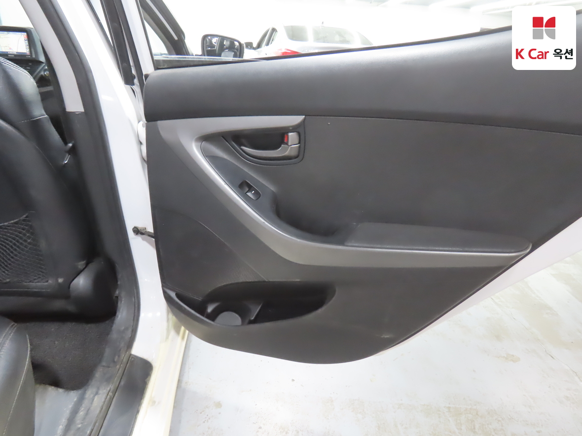 Hyundai Elantra - 28
