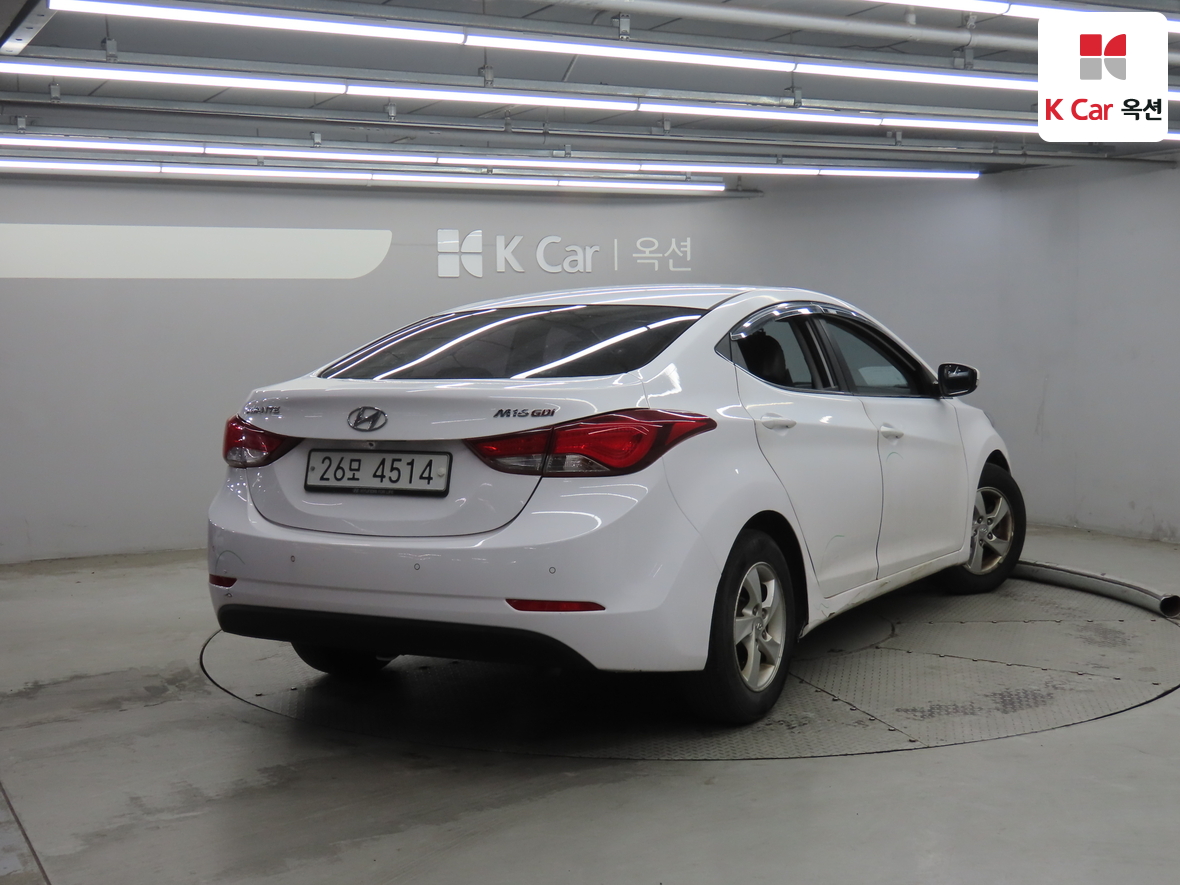 Hyundai Elantra - 2